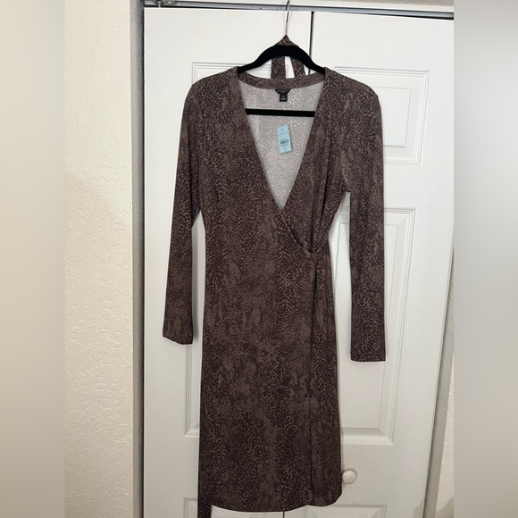 ANN TAYLOR Snakeprint wrap dress, sz 10 petite - Picture 2 of 2